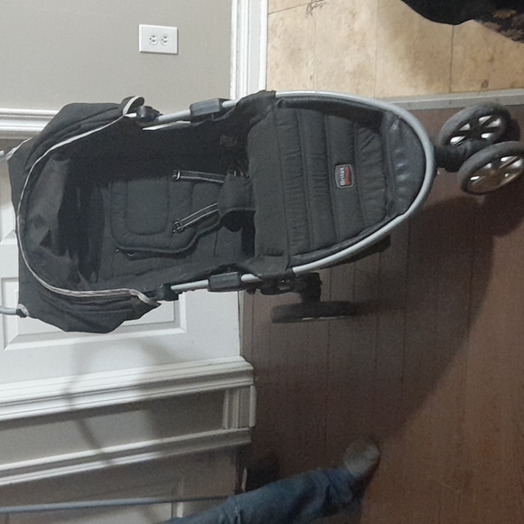 Britax B-Agile one brake lock system 3 wheel jogging stroller - Picture 3 of 7
